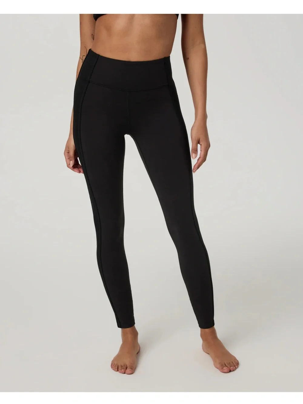 Vuori Skyline Legging in Black - Picture 7 of 9